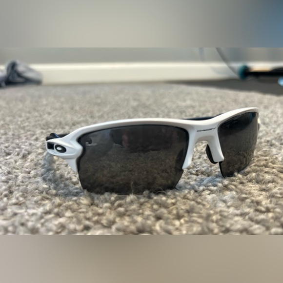 Oakley sunglasses - Picture 6 of 7